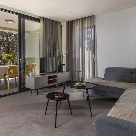 Mare Solis Pinea Apartment *