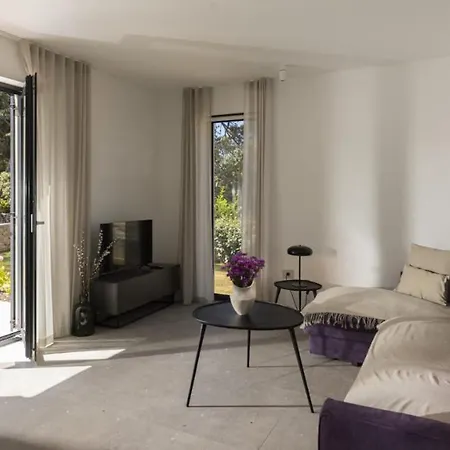 Mare Solis Pinea Apartment