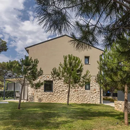 Mare Solis Pinea Apartment